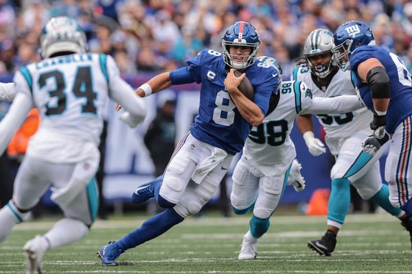 New York Giants linebacker Micah McFadden (41) looks to defend during an  NFL football game against the Dallas Cowboys on Thursday, November 24,  2022, in Arlington, Texas. (AP Photo/Matt Patterson Stock Photo - Alamy