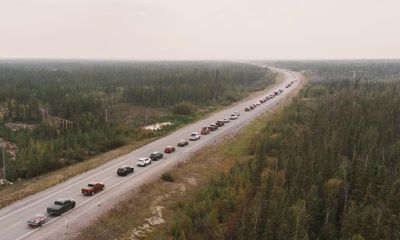 Yellowknife wildfire: traffic clogs road out of town as residents race to evacuate