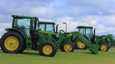 Deere Earnings Beat, But Investors Ask Has The Tractor Boom Peaked?