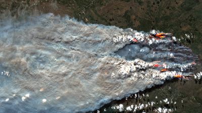 Satellites watch wildfires rage across Canadian northwest (photos)