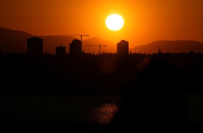 2 deaths suspected in the Pacific Northwest's record-breaking heat wave