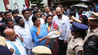 Y.S. Sharmila prevented from visiting Gajwel constituency