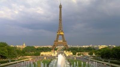 Man parachutes off Eiffel Tower