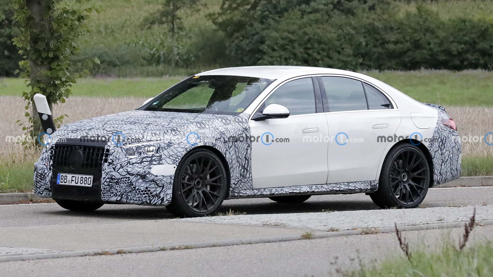 New Mercedes-AMG E53 Sedan And Wagon Spied With Less…