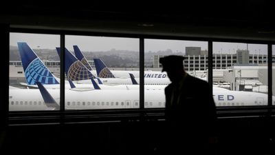 Video of United pilot swinging ax in airport parking lot leads to charges