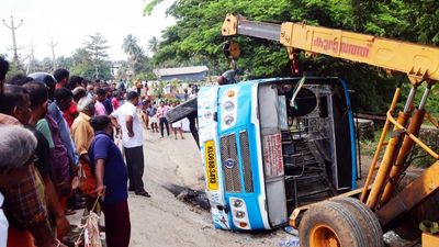 41 passengers injured as private bus overturns at Kanimangalam