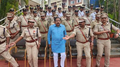 Make Dharwad district substance-abuse free: Home Minister tells police