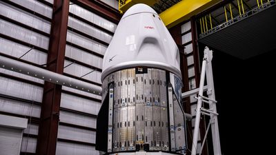 SpaceX Dragon capsule arrives at launch pad ahead of Crew-7 liftoff (photos)