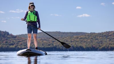 How to enjoy stand-up paddleboarding safely