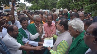 Seeking implementation of Mahadayi project, farmers stage protest, push for clearance