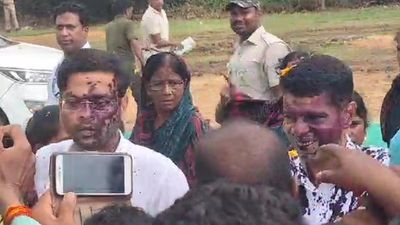 V. K. Pandian, Odisha CM’s private secretary, attacked with ink