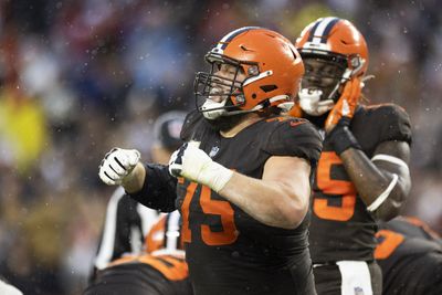 Browns restructure Joel Bitonio’s contract; clear $8 million in cap space