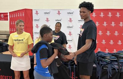 Rockets host back-to-school community event for Houston students