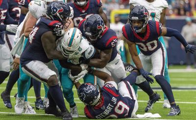 Dolphins rookie RB De’Von Achane carted off with injury vs Texans