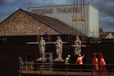 Famous statues reinstated on Glasgow theatre rooftop ahead of reopening