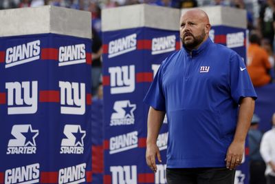 See it: Giants’ Brian Daboll snaps picture with doppelganger