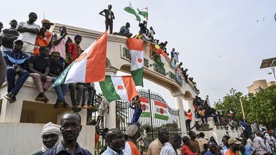 Pro-coup rally in Niger after military leader warns against foreign intervention