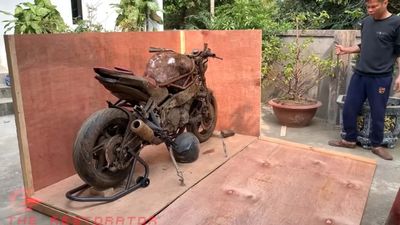 Watch: Will This Rusty 1989 Kawasaki ZX-4R Run Again?