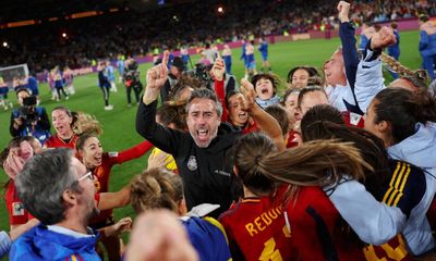 Spain set gold standard amid cheers for the players and boos for the coach