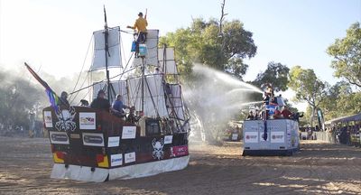 A boat race without water? Only in Alice Springs