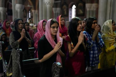 Pakistan to compensate Christians who lost homes in rioting over alleged desecration of Quran