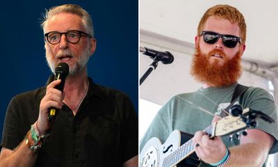 Billy Bragg releases pro-unionisation response song to viral country hit Rich Men North of Richmond