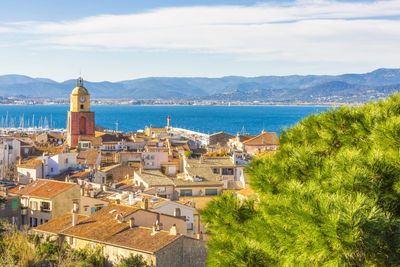 St. Tropez locals are being priced out of restaurants with $5k minimum spend limits and selective screening for big spenders
