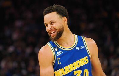 Steph Curry called himself the best point guard ever with a shoutout to Magic Johnson