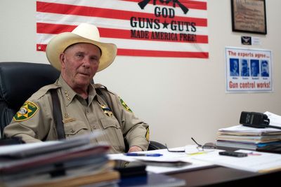 A right-wing sheriffs group that challenges federal law is gaining acceptance around the country