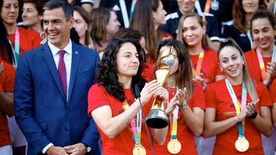 Watch: Spain’s World Cup champions welcomed home by acting prime minister