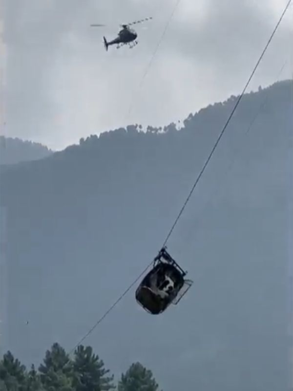 Helicopters, ziplining commandos rescue eight from Pakistan cable