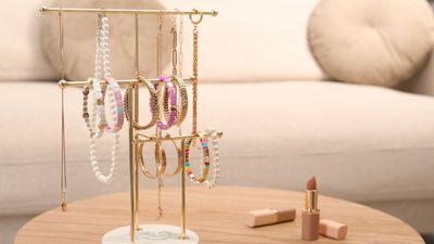 How to organize necklaces – 7 stylish storage options to prevent tangling