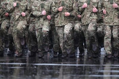 Female military recruits given ‘ill-fitting’ uniforms, report finds