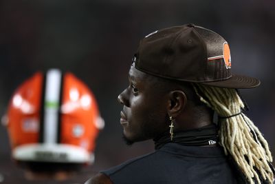Browns restructure David Njoku’s contract; clear another $2.7 million in cap space