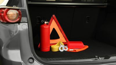 7 things you should always keep in the trunk of your car