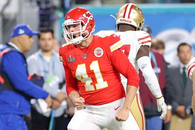 WATCH: Chiefs long snapper James Winchester gets his own highlight reel
