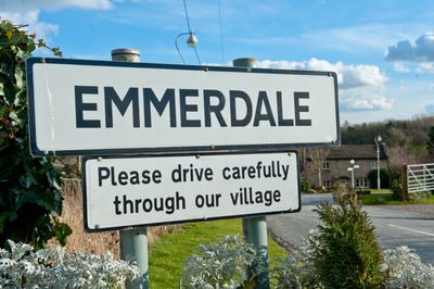 Emmerdale fans 'uncover' creepy newcomer as another SERIAL KILLER