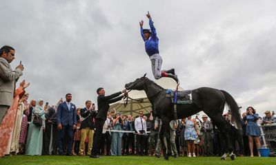 Mostahdaf and Dettori hold off Paddington in International Stakes