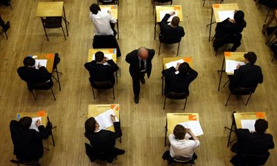 Flood of English and maths resits expected amid tougher GCSE grading