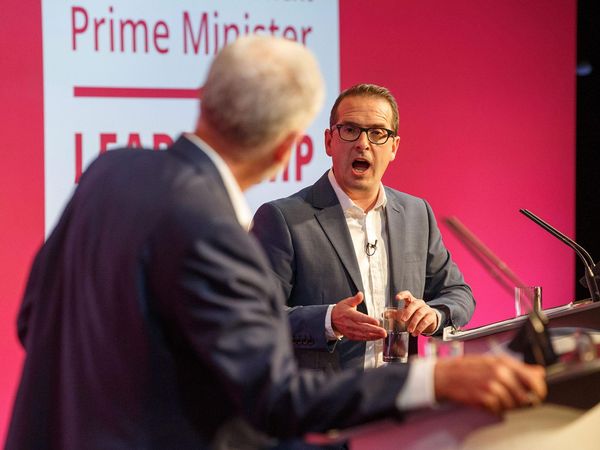 Labour leadership debate: Owen Smith accuses Jeremy Corbyn of being 'happy' about Brexit during Glasgow hustings