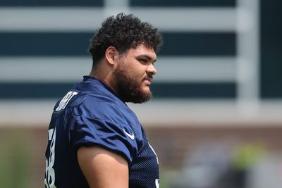 Bears OL coach Chris Morgan provides encouraging update on injured Darnell Wright