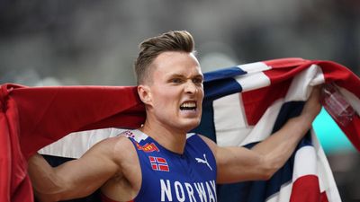Warholm regains hurdles title as polevaulters Hall and Kennedy share gold