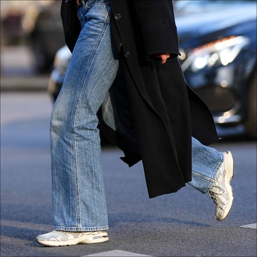 Wondering what shoes to wear with straight leg jeans? Or how to style  straight leg jeans in gen…