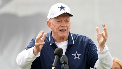Cowboys Owner Jerry Jones Makes Tone-Deaf Joke About Arrest of DE Sam Williams