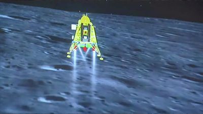 Chandrayaan-3 | Pragyan rover rolls out from Vikram lander