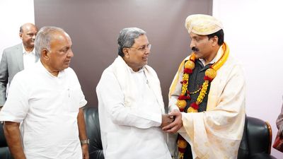 Karnataka CM Siddaramaiah visits ISRO, felicitates Chairperson S. Somnath