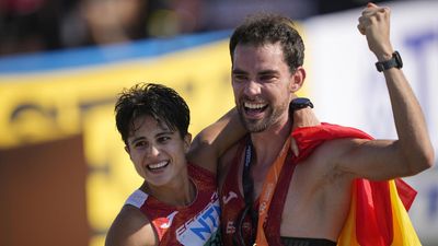Martin and Perez complete historic walk double with victories in 35km race