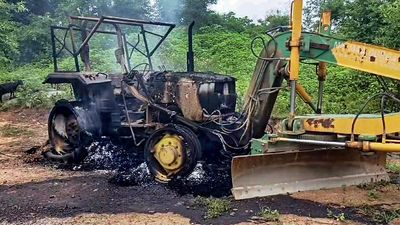 Maoists torch vehicles, assault private firm workers in Jharkhand