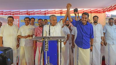 Pinarayi accuses Congress of playing into Sangh Parivar hands