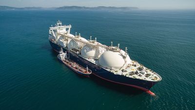 Oil Tanker Stock Jumps After Strong Quarter; Navigates Rough Seas